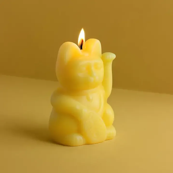 Vela en forma de gato de la suerte
