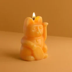 Vela en forma de gato de la suerte