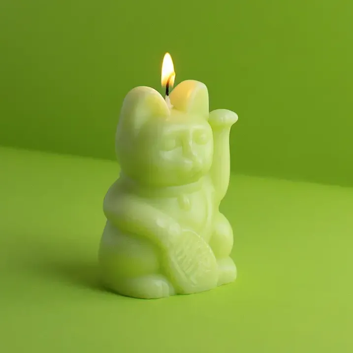 Vela en forma de gato de la suerte